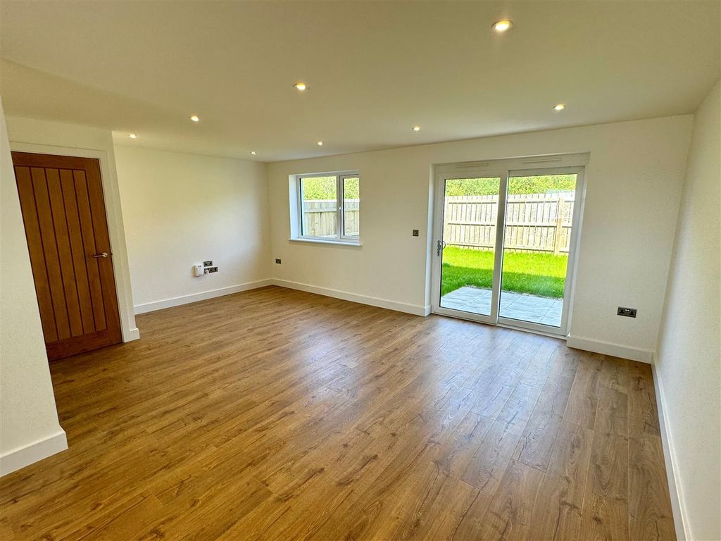 Property photo 2 of 11 3 Trevithick Way Lounge