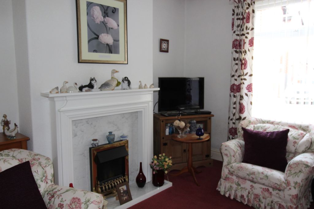 Property photo 2 of 13 Lounge