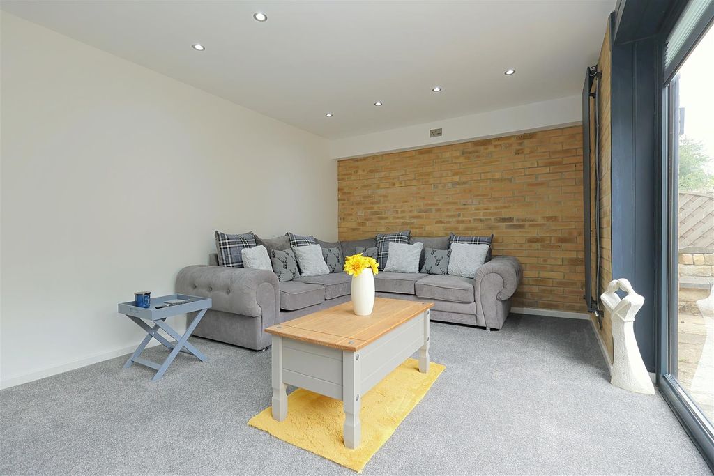 Property photo 3 of 25 Garden Room