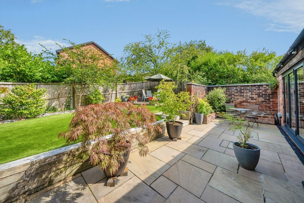 Property photo 2 of 25 Garden
