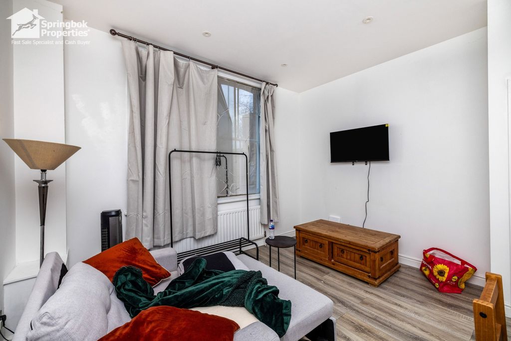 Property photo 3 of 9 Image 2