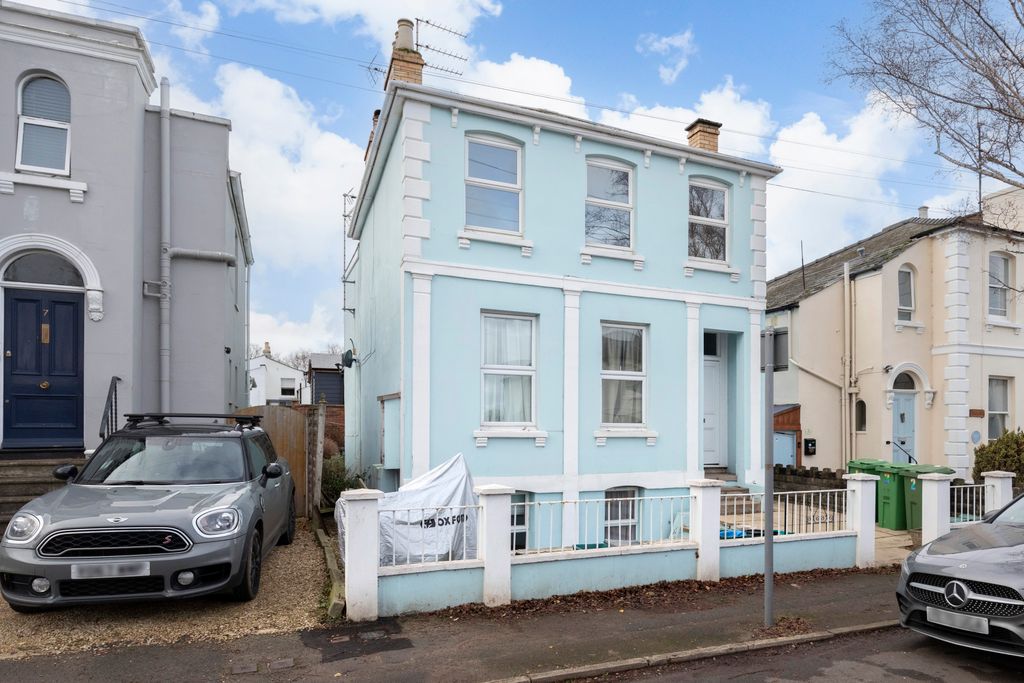 Property photo 1 of 9