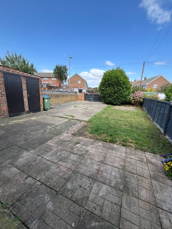 Property photo 2 of 10 30459F20-6Ffd-41A1-B268-690Be6E81834
