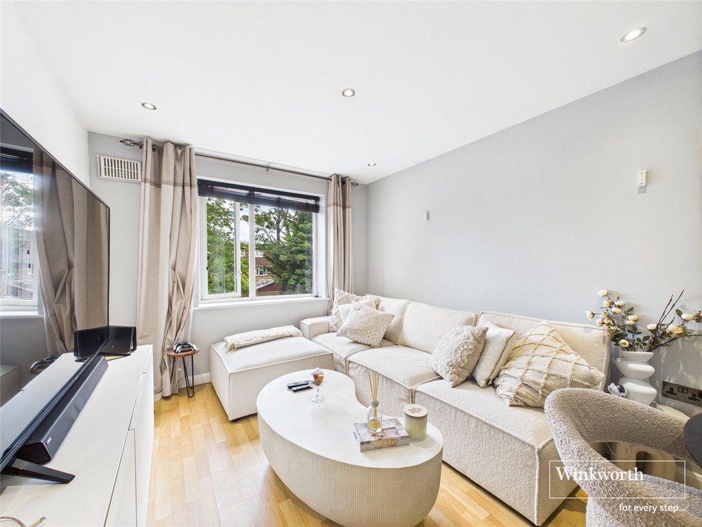 Property photo 1 of 10 Living Room