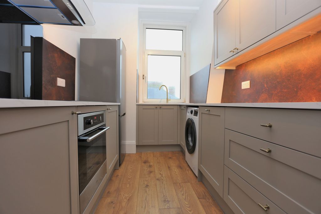 Property photo 3 of 18 9, 173 Kingsway New25 (14)