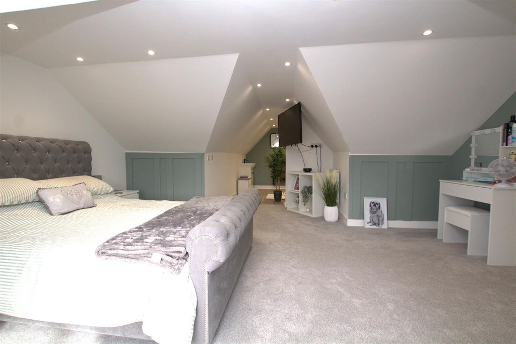 Property photo 1 of 22 Master Room Angle 1.Jpg