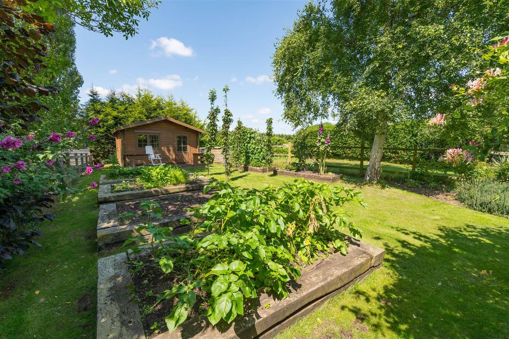 Property photo 2 of 19 Ufford_17.Jpg