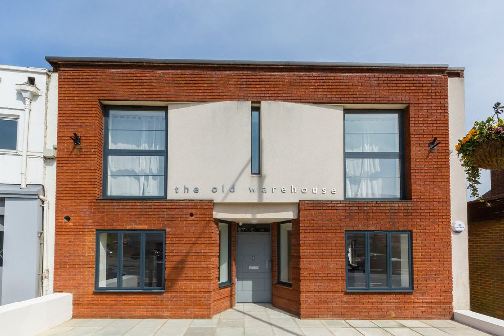 Property photo 1 of 6