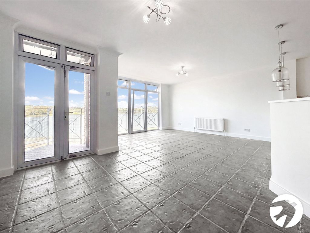 Property photo 3 of 11 Picture No. 02