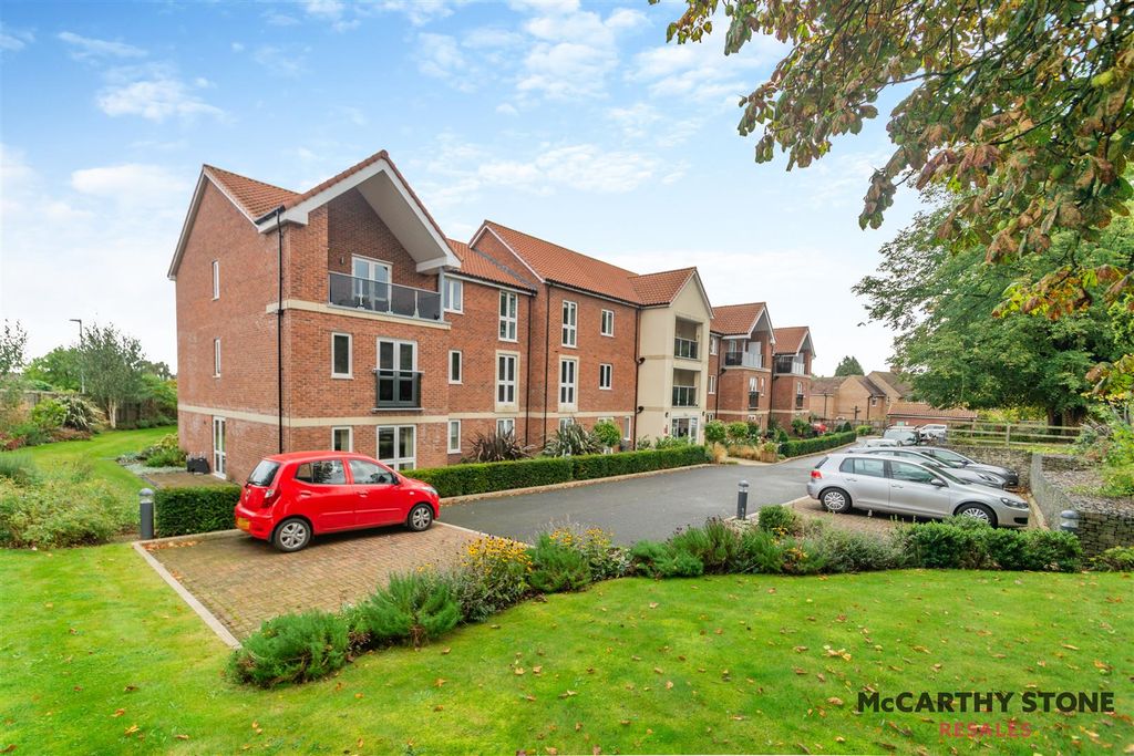 Property photo 1 of 17 8622741-Exterior02.Jpg