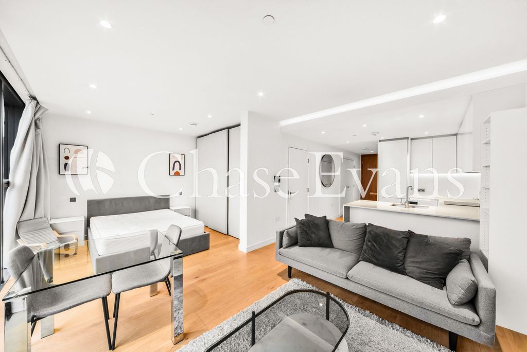 Property photo 3 of 10 Living/Sleeping Area