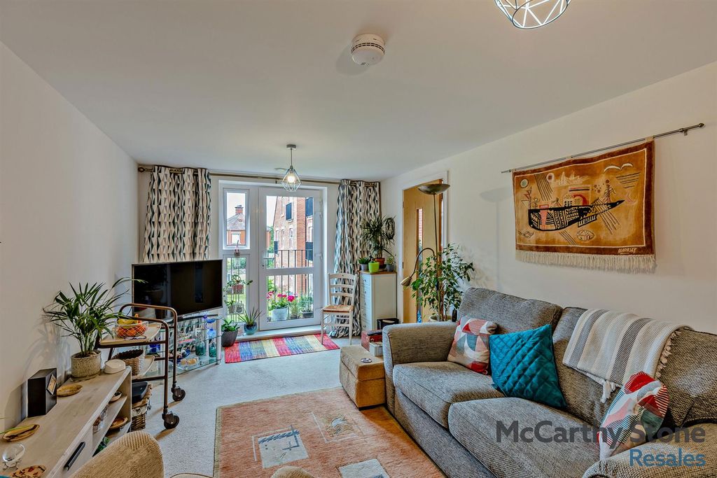 Property photo 3 of 30 8660042-Interior06-800.Jpg