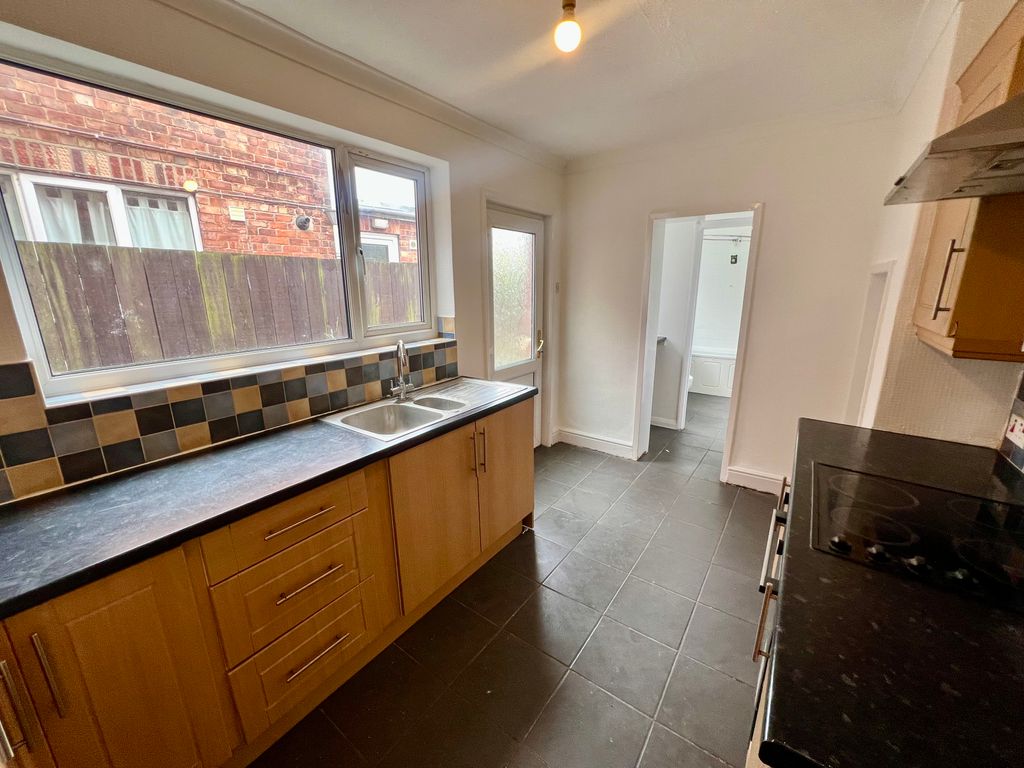 Property photo 2 of 7 Kitchen