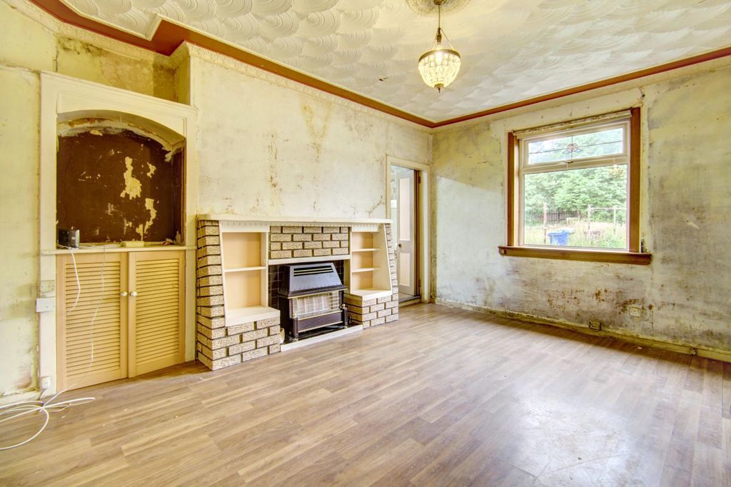 Property photo 3 of 12 Lounge