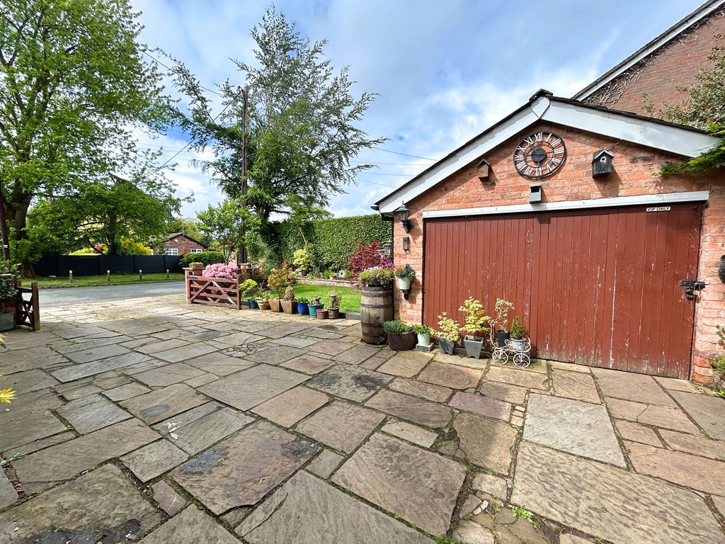 Property photo 3 of 42