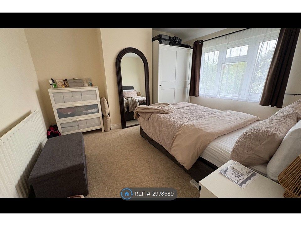 Property photo 3 of 9 Bedroom