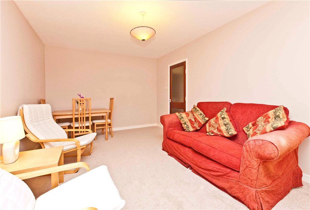 Property photo 2 of 8 Lounge 2