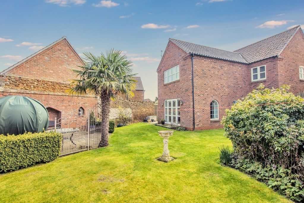 Property photo 2 of 23 3953645