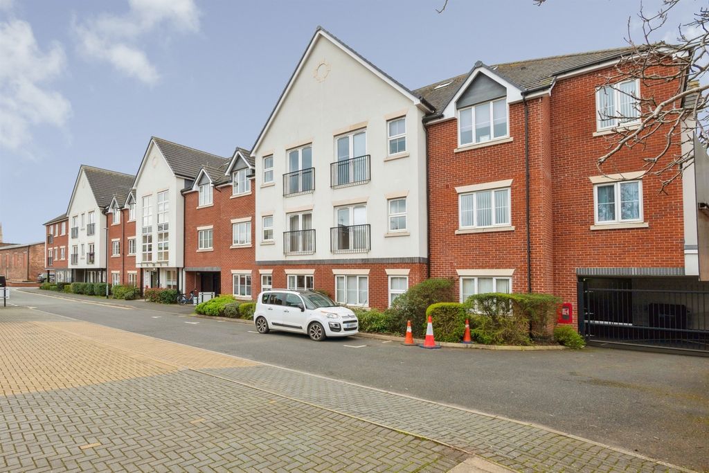 Property photo 1 of 18