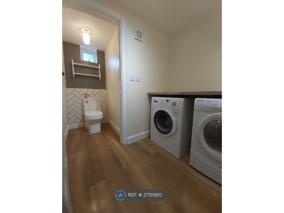 Property photo 3 of 12 Wc &amp; Utility Room