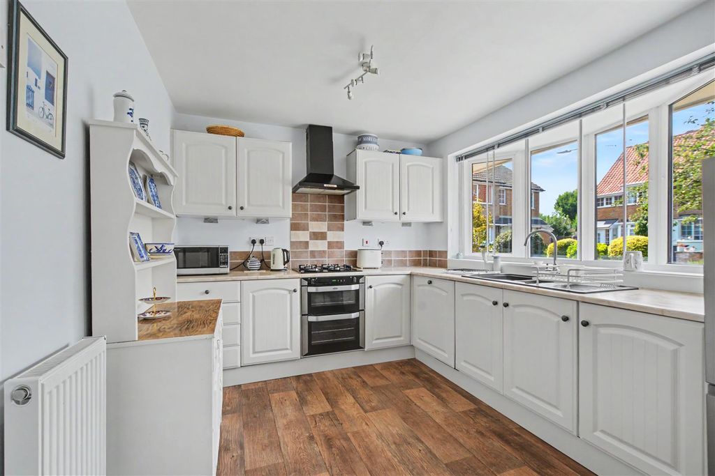 Property photo 2 of 25 Kitchen Diner