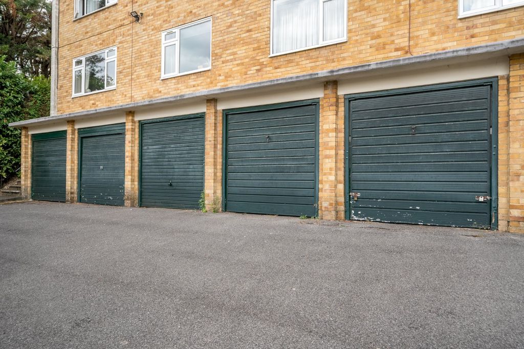 Property photo 2 of 12 Picture No. 32