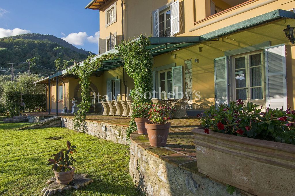 Property photo 2 of 31