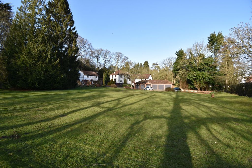 Property photo 2 of 18