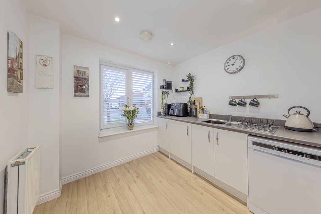 Property photo 3 of 25