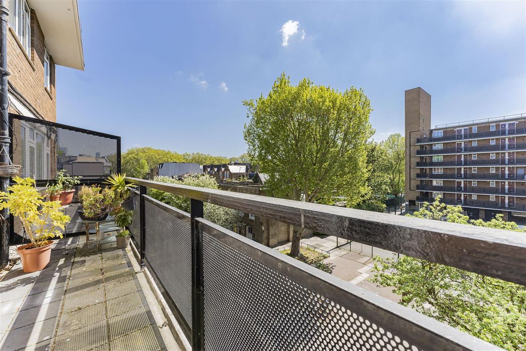 Property photo 3 of 22 Marden Square