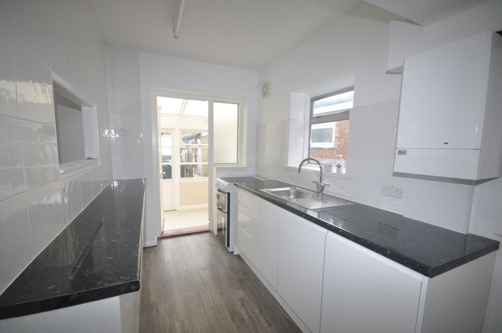 Property photo 3 of 11 Kitchen