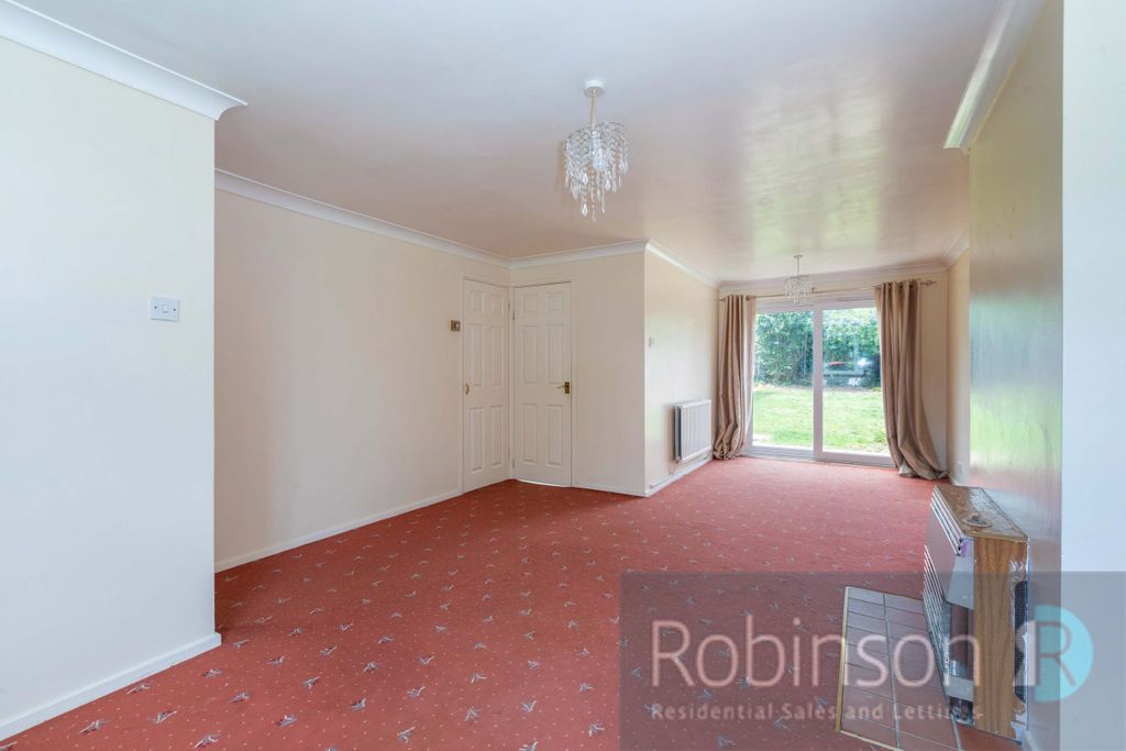 Property photo 3 of 17 31 Great Hill Crescent-14