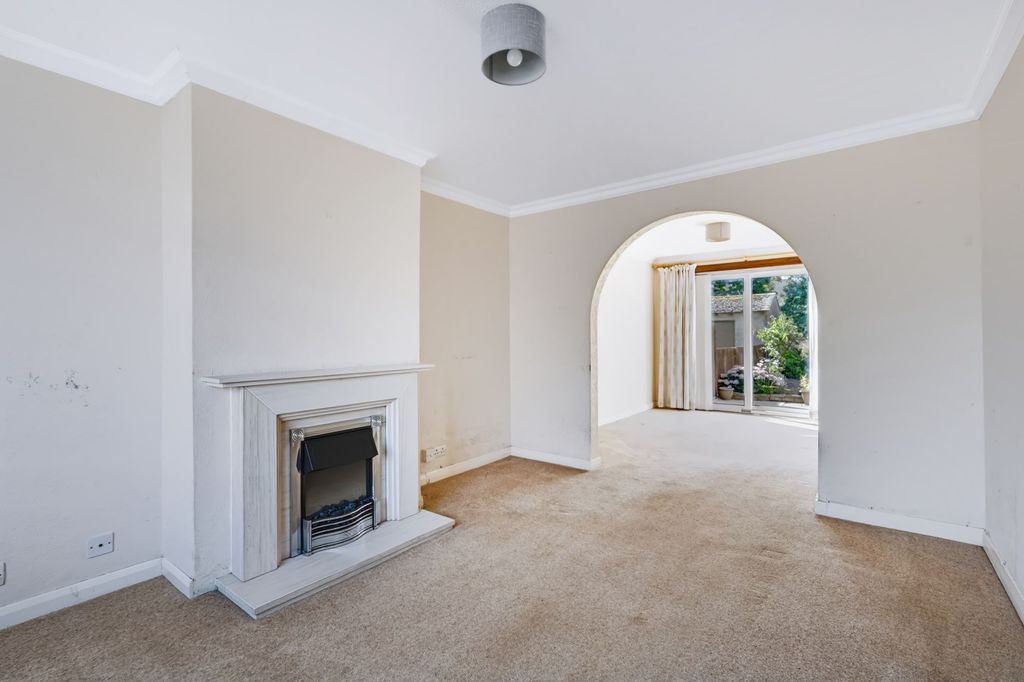 Property photo 3 of 37
