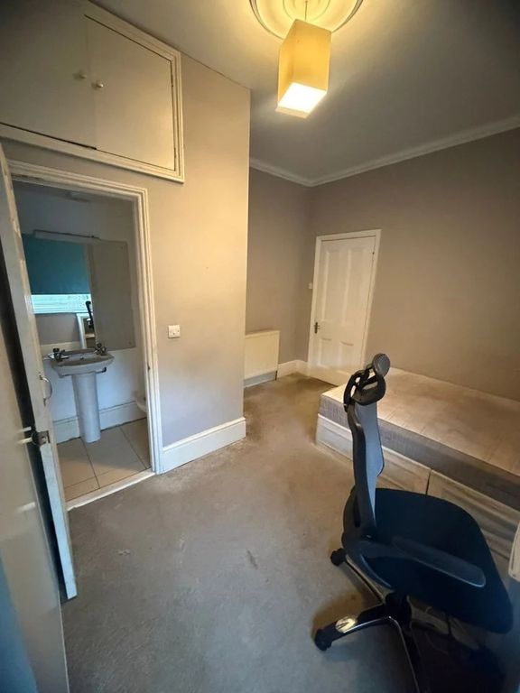Property photo 1 of 4