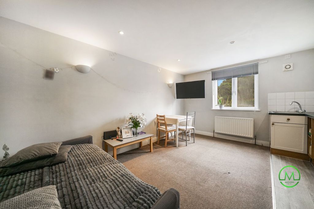 Property photo 1 of 11 One Bedroom Flat For Sale