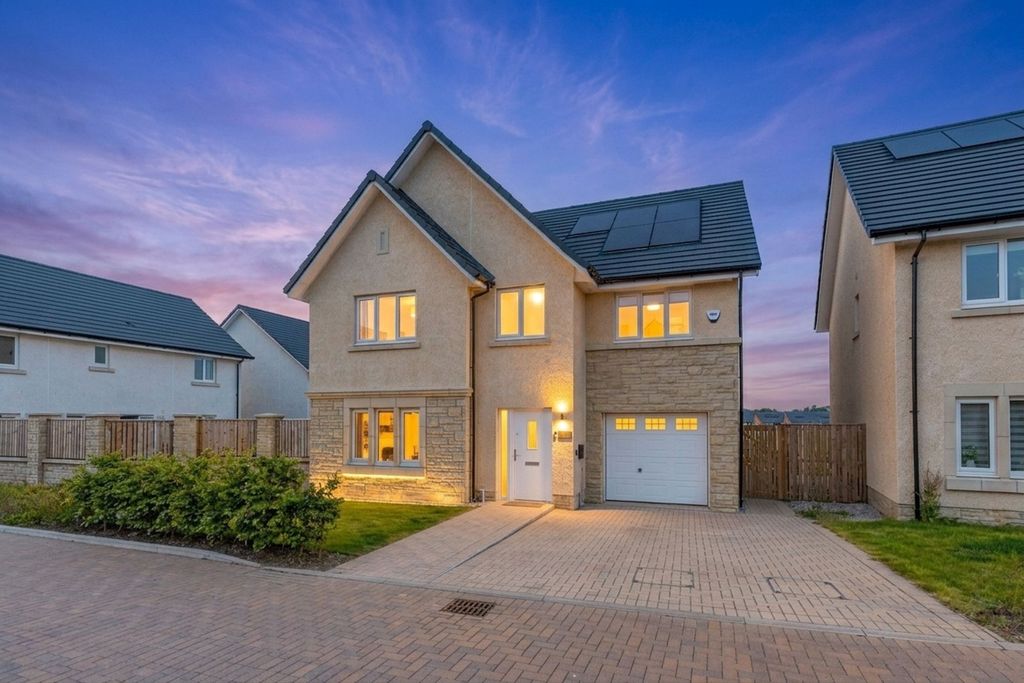 Property photo 1 of 64