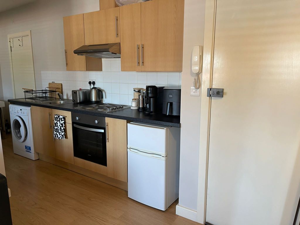 Property photo 3 of 4 3 Kit