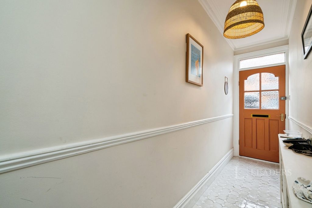 Property photo 2 of 19 Hallway