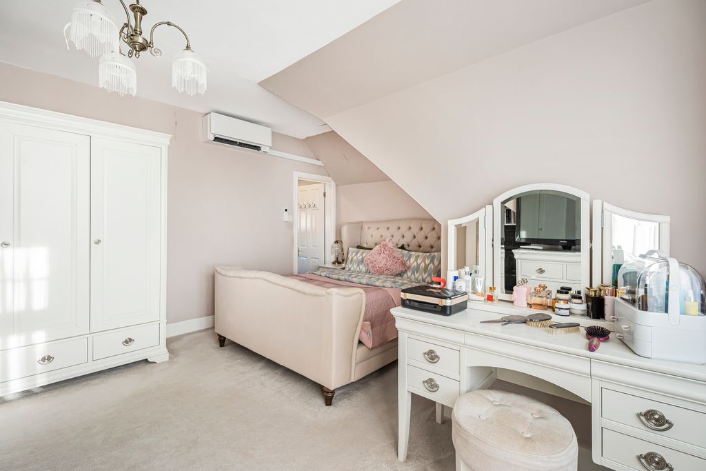 Additional image 27 of 5 bed semi-detached house for saleDryden Road, Enfield EN1