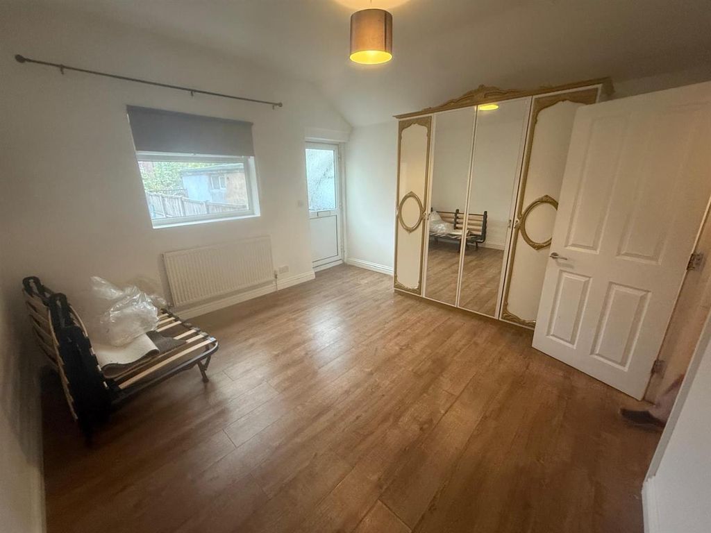 Property photo 2 of 13 3ce0ce21-c8Ae-46Df-8500-E0Ca096E2d50.Jpg