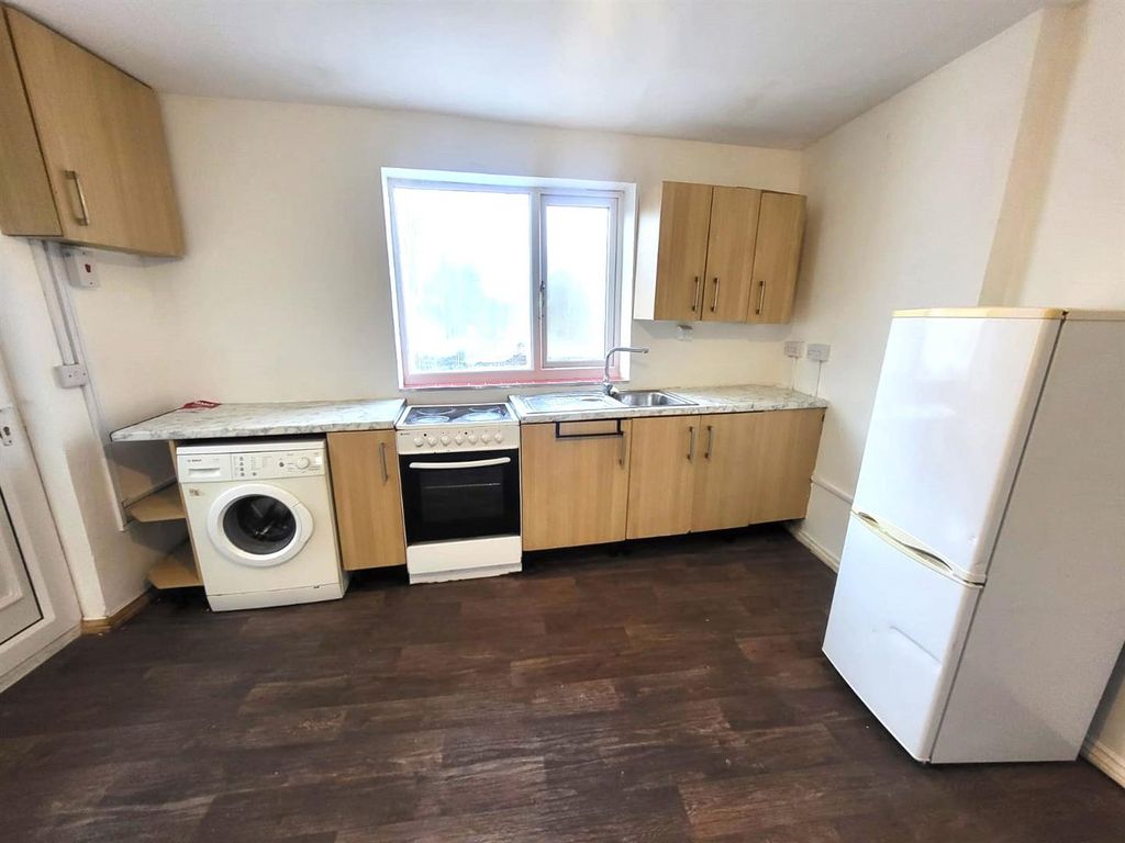 Property photo 3 of 9 Kitchen Area 2