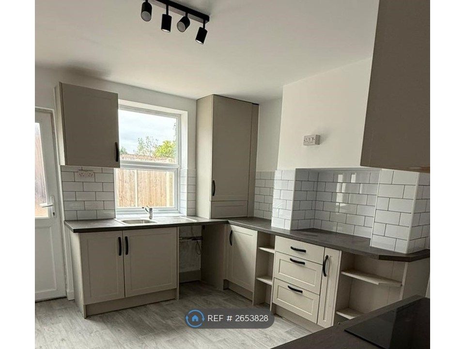 Property photo 2 of 6 Kitchen