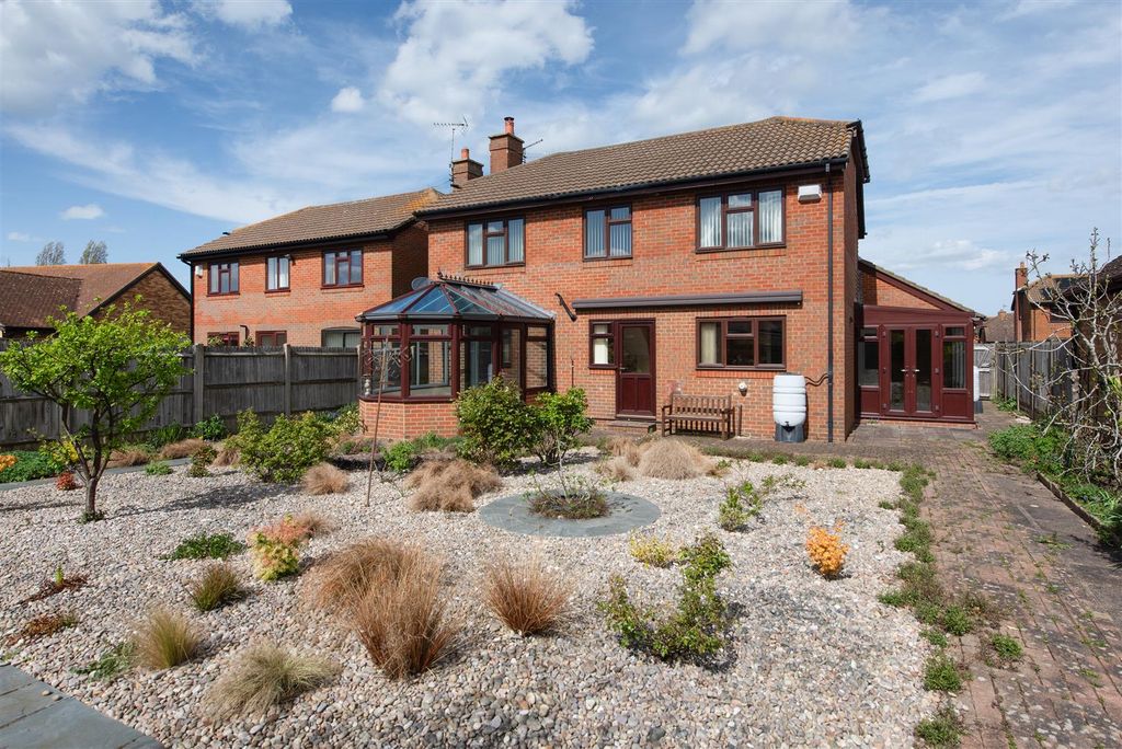 Property photo 2 of 17 Longacre, Chestfield, Whitstable