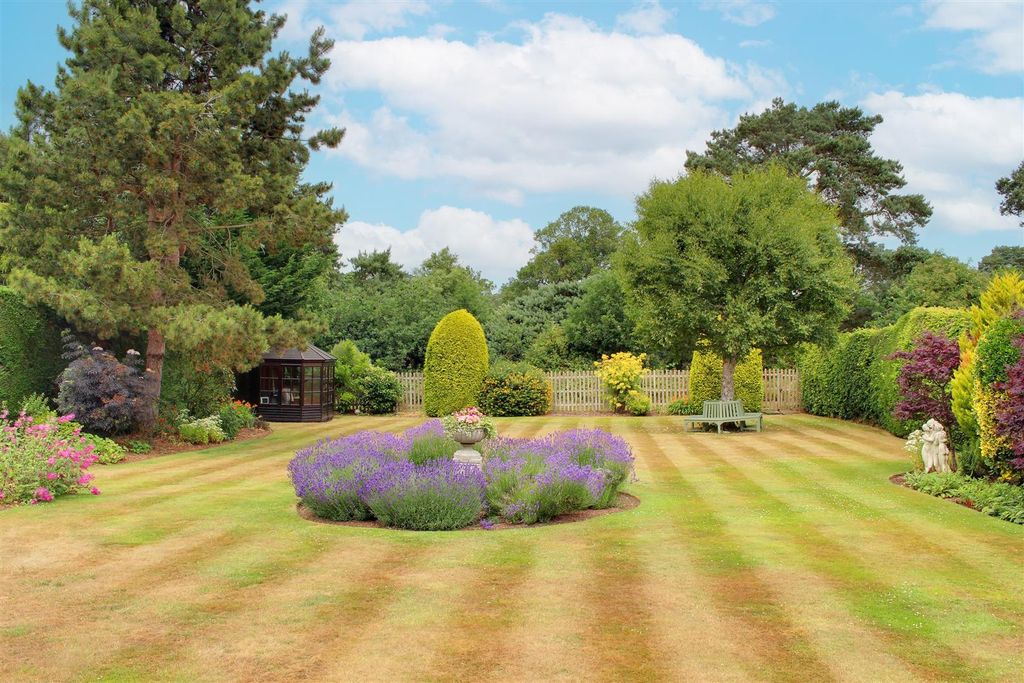 Additional image 12 of 4 bed detached house for saleBrookmans Avenue, Brookmans Park AL9