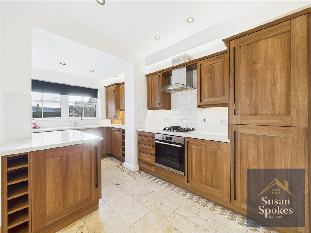 Property photo 3 of 31 Cam01858G0-Pr0213-Still010.Jpg