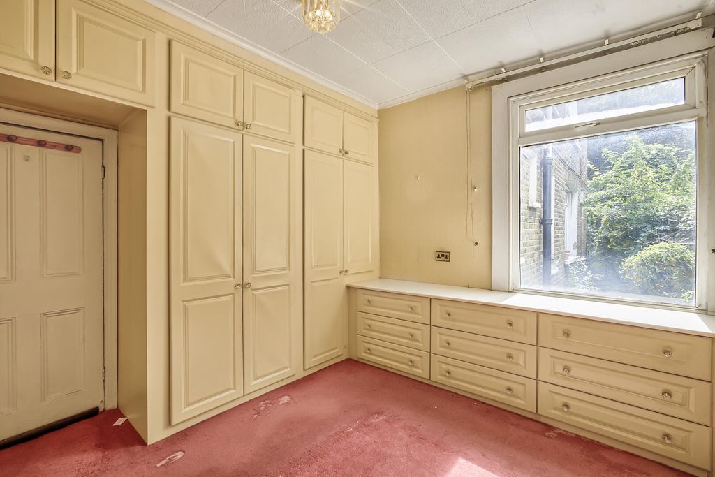 Property photo 1 of 32 Bedroom