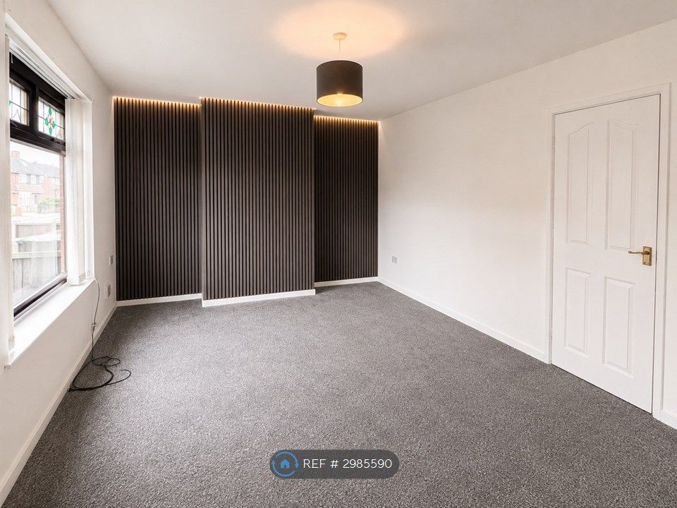 Property photo 3 of 11 Living Room
