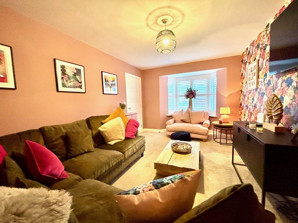 Property photo 2 of 36