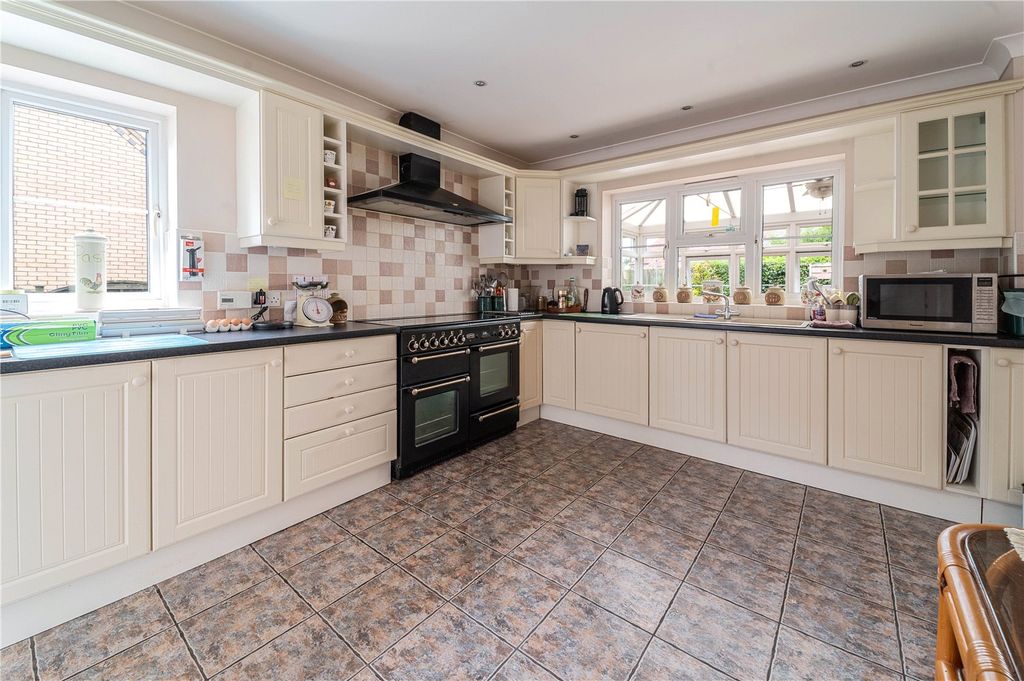 Property photo 3 of 16 Kitchen