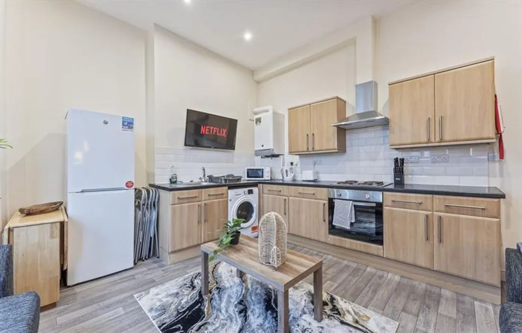 Apartment in Nottingham, Hyson Green - More